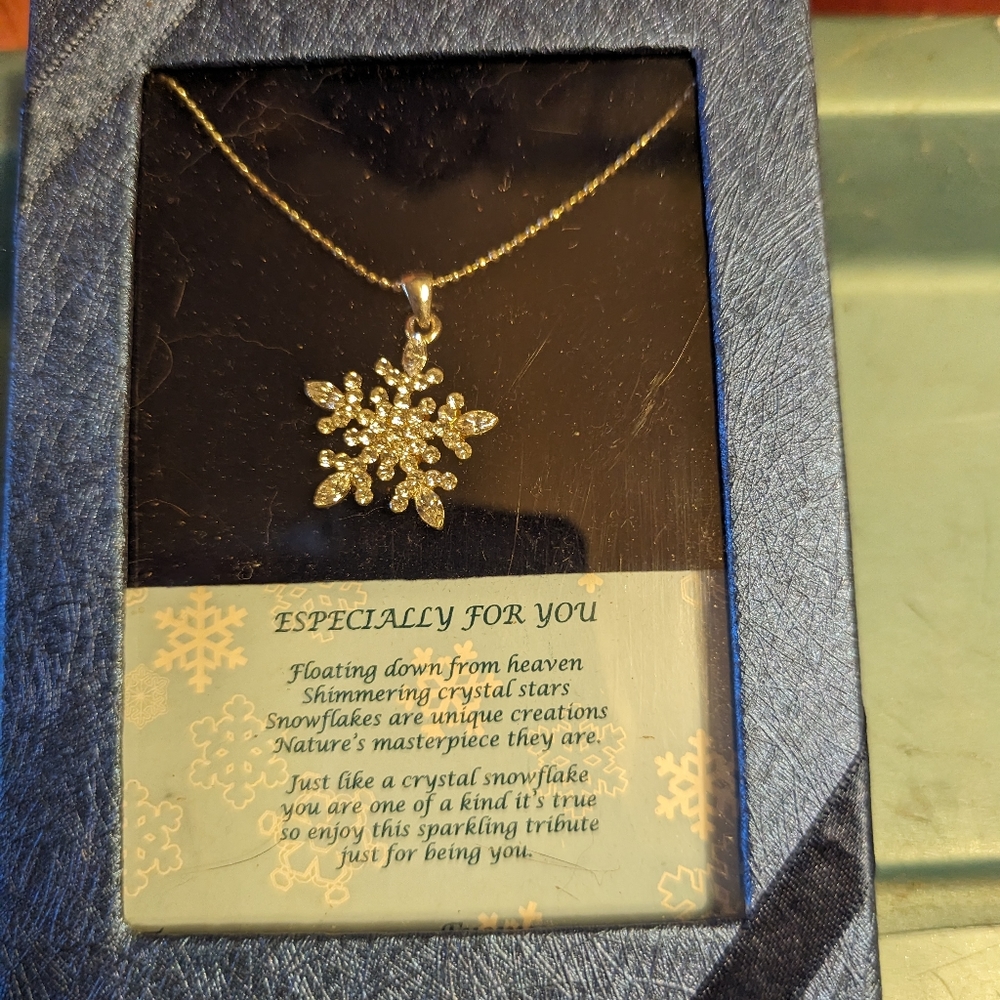 Snowflake necklace